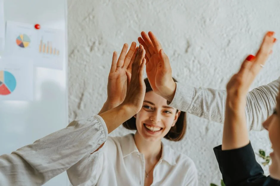 Un aperçu détaillé de documents de stratégie marketing, avec une attention particulière portée au texte, idéal pour des contenus liés aux affaires et à la finance.